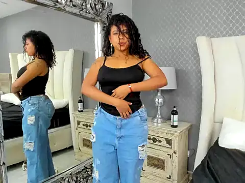 Roxanna_Moon webcam