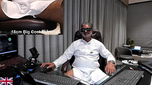 OnlineBossUK webcam