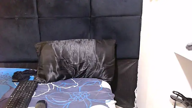SweetHotBabby18 webcam