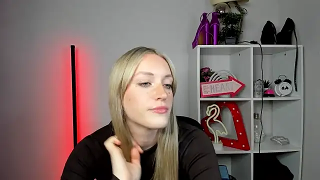 EvelynBlond webcam