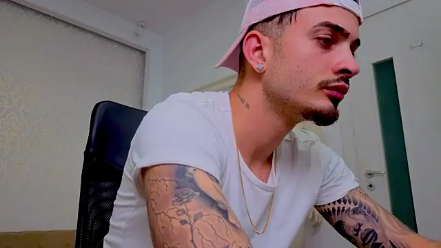 BrandonTate webcam