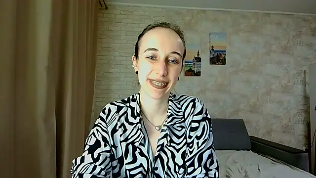 Anika_bloom webcam