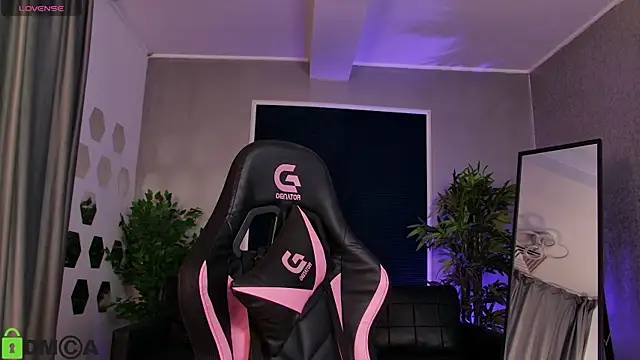 MilaHoneyy webcam