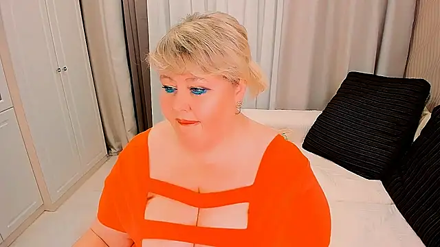 BIGTITSBBW webcam