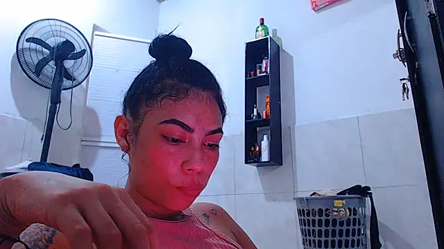 Triogirlhorny_ webcam