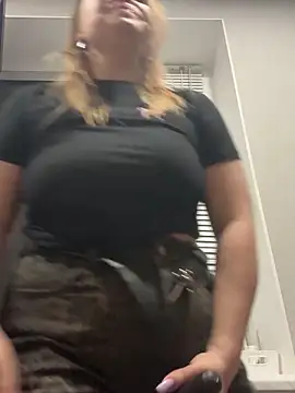 JuicyBootyEva webcam