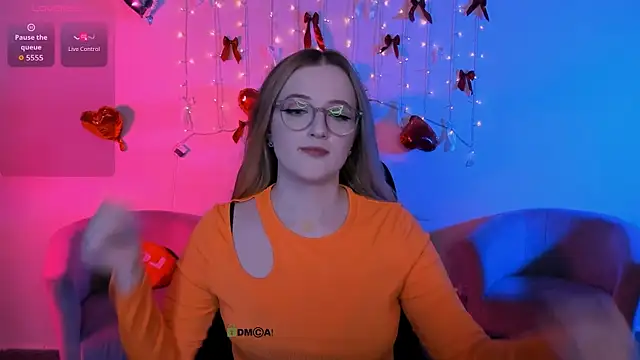 luna_berryy webcam