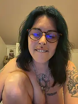 LadyNocturne webcam