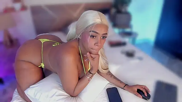 YariRose webcam