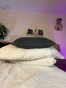 YariRose webcam