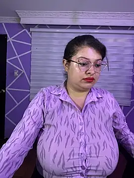 MiiaaJoness webcam