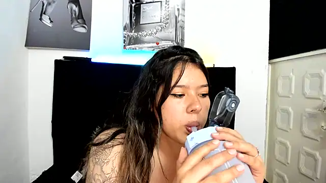 LinaBrowm webcam