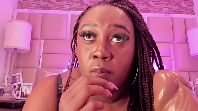ShaniaBrownn webcam