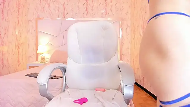 Emily_Whinfre webcam