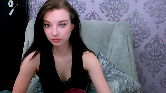 DominantLuna webcam