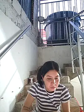HOTANDSKINNY webcam