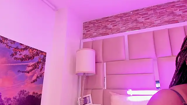 ShaniaBrownn webcam