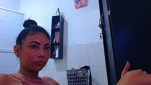 Triogirlhorny_ webcam