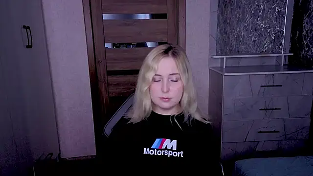 Kristy-Max webcam