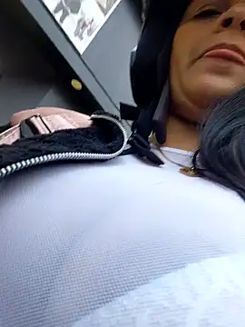Layla-daring webcam