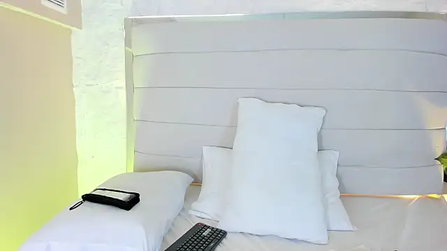 Ali_Hamilton webcam