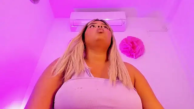 naomivelour - NaomiVelour's free webcam - UK Sex Cams