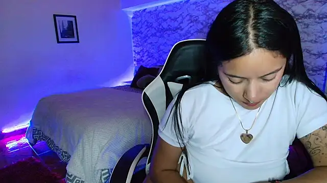 Camila_IRoose webcam