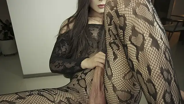 Raveie - Trans webcam sex chat