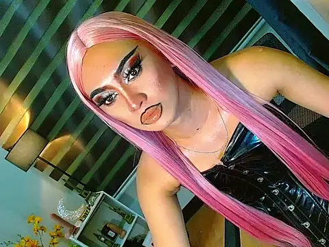 HOLLYWOOD_QUEEN_88