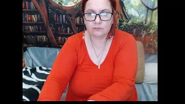 PlayfullMature webcam