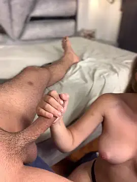 valery_and_Dani_ webcam