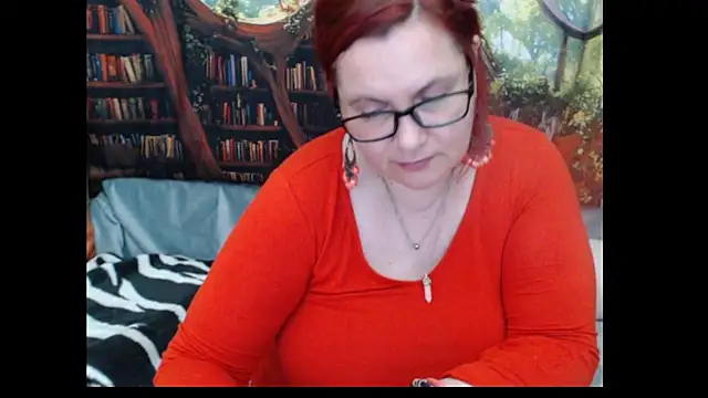 PlayfullMature webcam