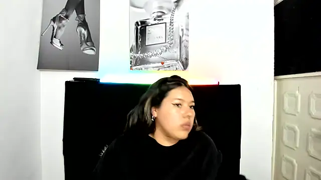 LinaBrowm webcam