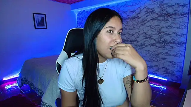 Camila_IRoose webcam