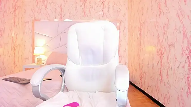 Emily_Whinfre webcam