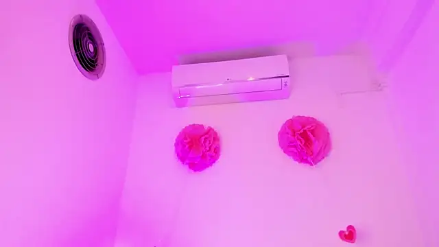 NaomiVelour webcam
