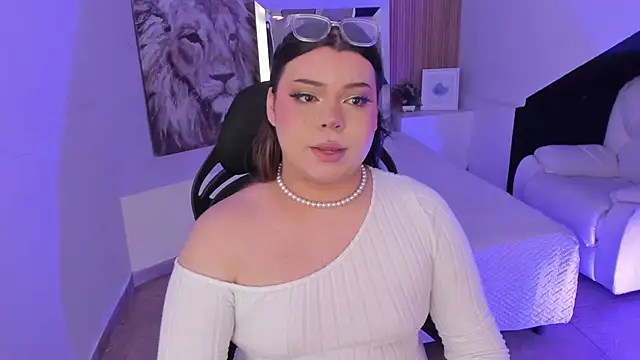 Maxxxine1 webcam