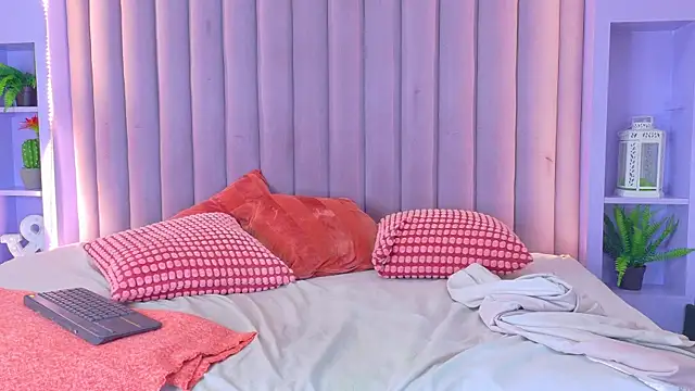 SarahSmith__ webcam