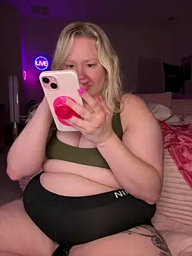 PiggyRose webcam