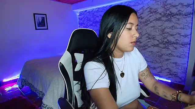 camila_iroose - Camila_IRoose's free webcam - UK Sex Cams