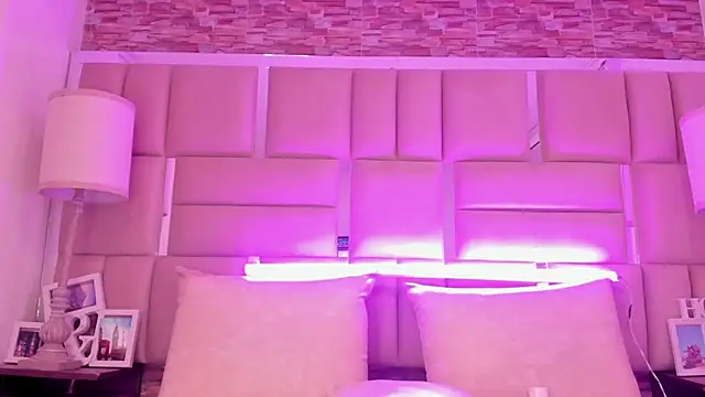 ShaniaBrownn webcam