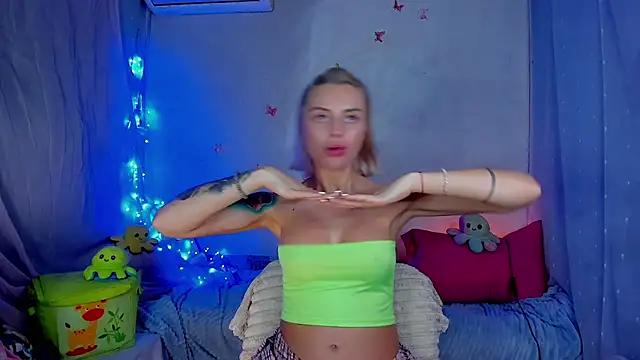 YourLizzyDoll webcam