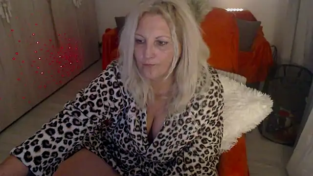 Divineblond webcam