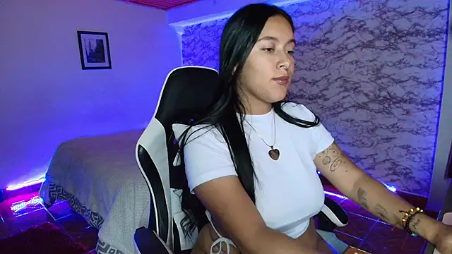 Camila_IRoose webcam