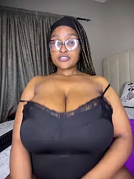 Bustygoddess32 webcam
