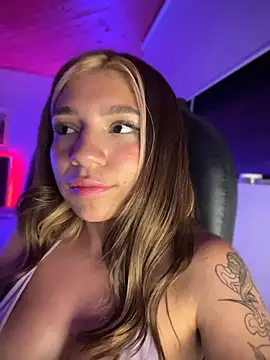 Isabella18_pink webcam