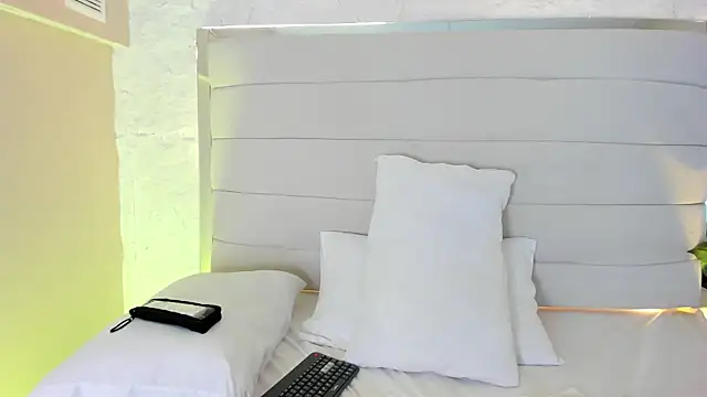 Ali_Hamilton webcam