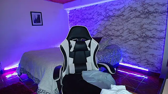 Camila_IRoose webcam