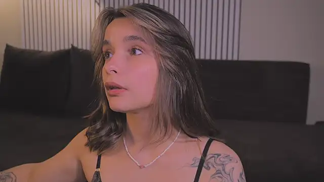 bella_alita (F teen) - spank ass in doggy