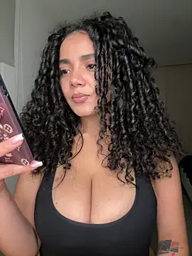 curlyierr (F young) - Undress and get naked + Twerk